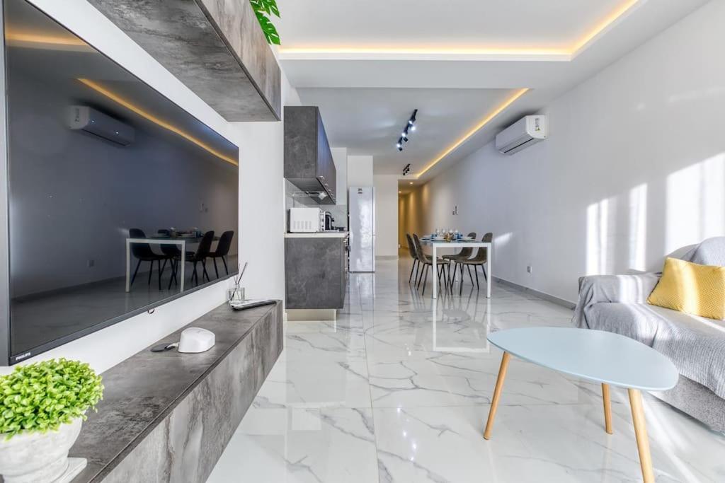 Appartement Ra5 - New, Bright & Spacious - Sliema-gzira Area! *