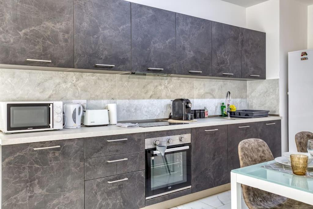 Ra5 - New, Bright & Spacious - Sliema-gzira Area! Appartement Gzira